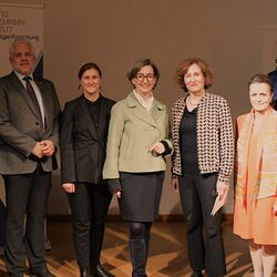v.l.n.r.: Markus Rieger-Roschitz, Joachim Huber, Martina Zerovnik, Barbara Stelzl-Marx, Sibylle Dienesch, Christine Dornaus, Martin Haidinger, Kathrin Karloff (Bildungsforum Mariatrost)