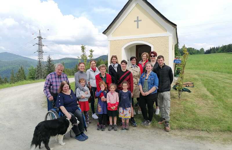 Mutter Erde – Mutter Gottes - Maiandachten bei den Kapellen unserer Pfarre / Ulrike Stampler Mutter Erde – Mutter Gottes - Maiandachten bei den Kapellen unserer Pfarre